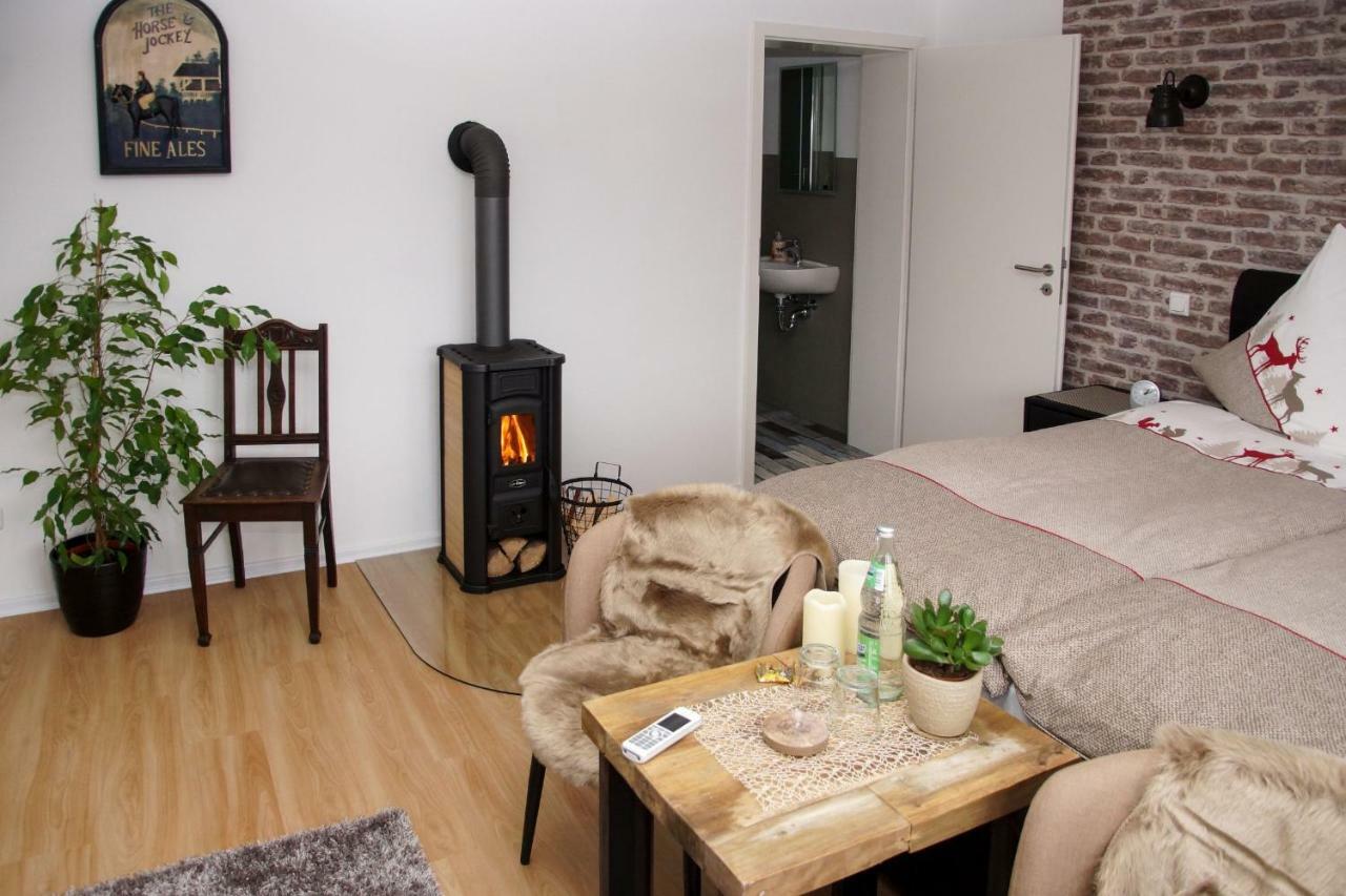 Gaestehaus Koehler Waldsolms ภายนอก รูปภาพ